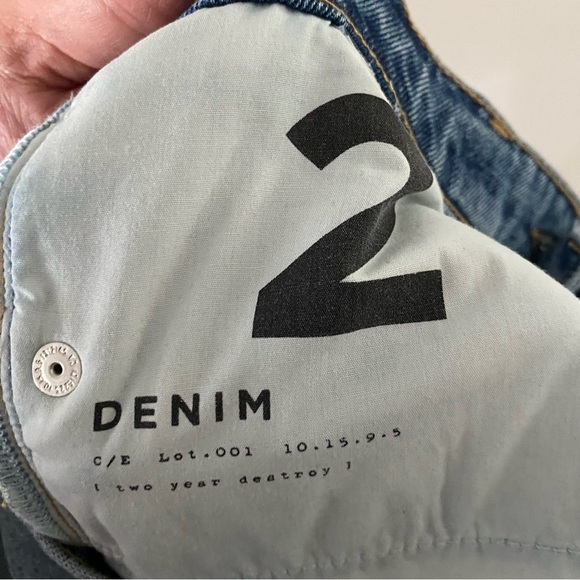 Current Elliott straight leg jeans 2 yr factory distressing on fabric - Picture 3 of 9